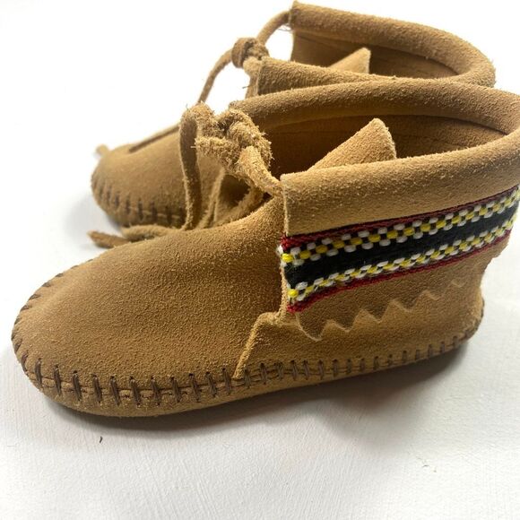 Minnetonka Infant Suede Moccasin Booties Tan Lace Up Crib Shoes Size 5 - Picture 5 of 9